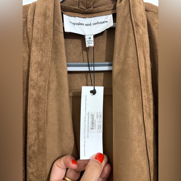 Tan light jacket 🧥 - Picture 3 of 6